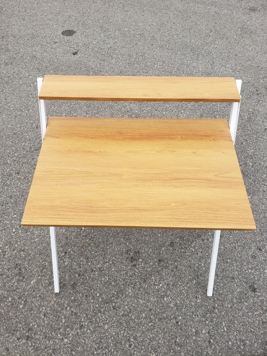 Brand new foldable desk