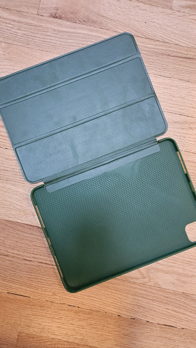 Apple iPad Pro 11-inch (M4) with Green Cover - photo 4