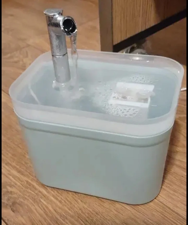 (BRAND NEW) 1.5L Capacity Pet Water Fountain - photo 2