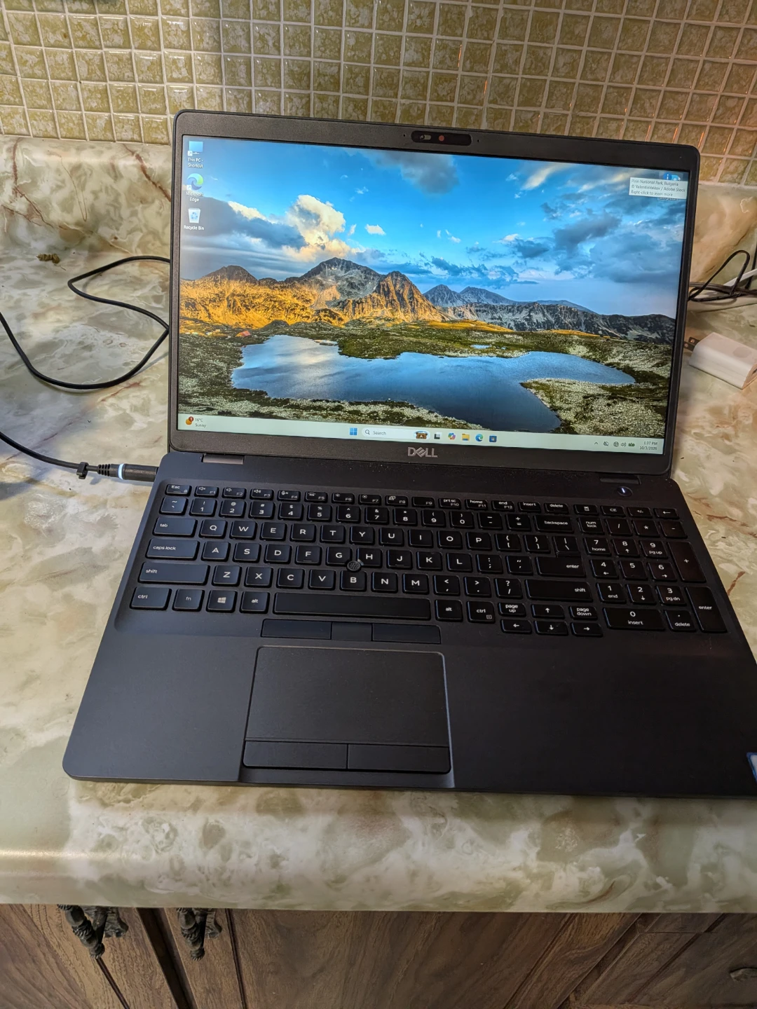 Dell Latitude 5500 Laptop - photo 2