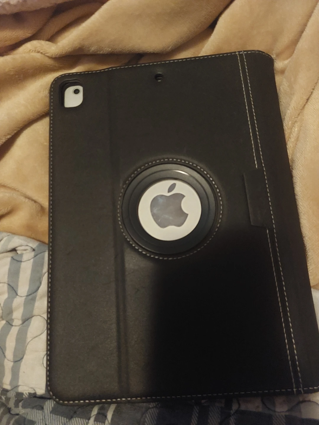 Apple iPad with protective case - photo 2