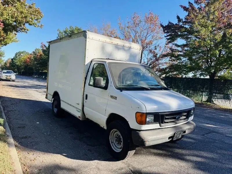 2005 Ford Econoline E-350 Super Duty - photo 3