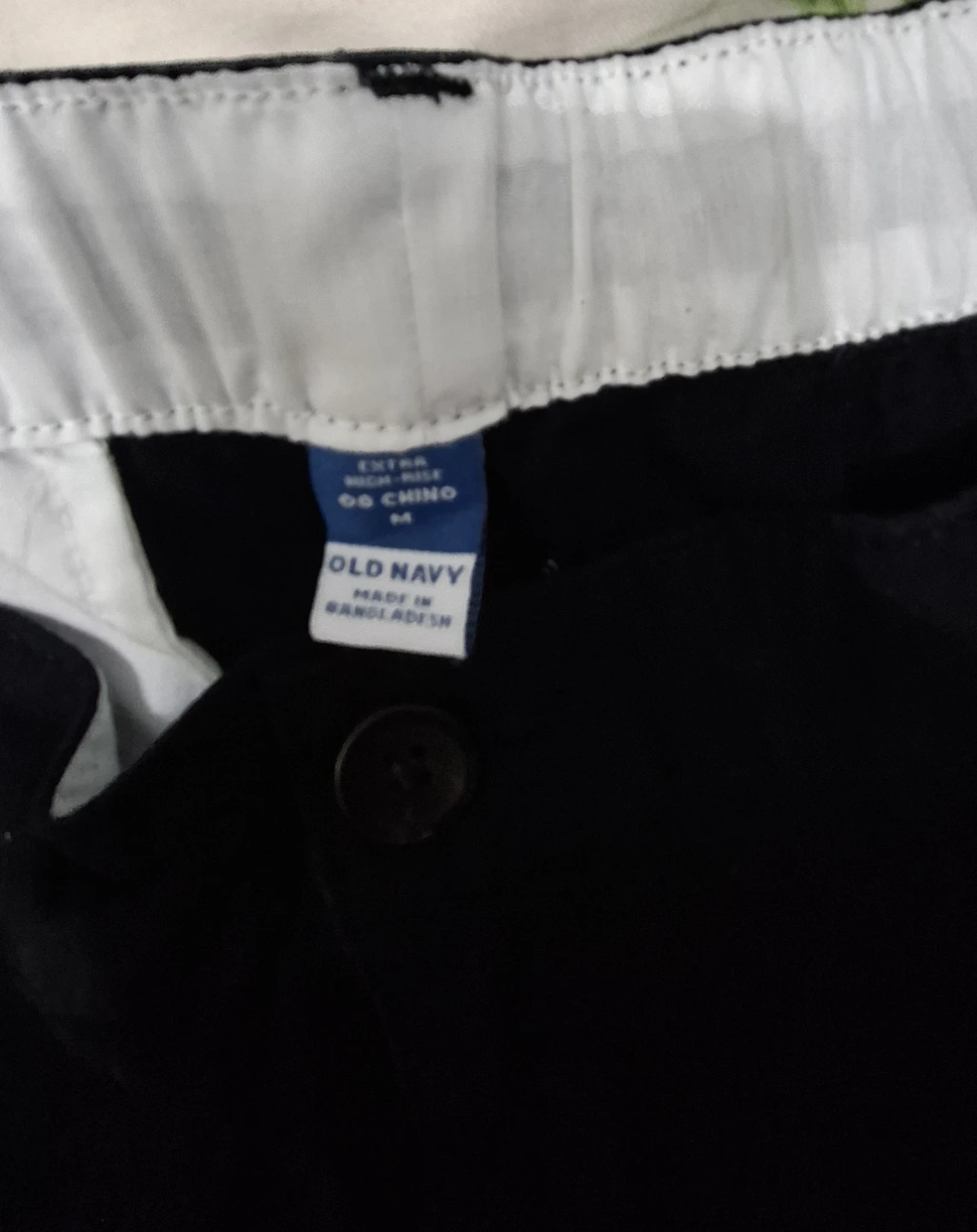 2-Old Navy Extra High-Rise Go Chino Shorts in Black and Beige - photo 3