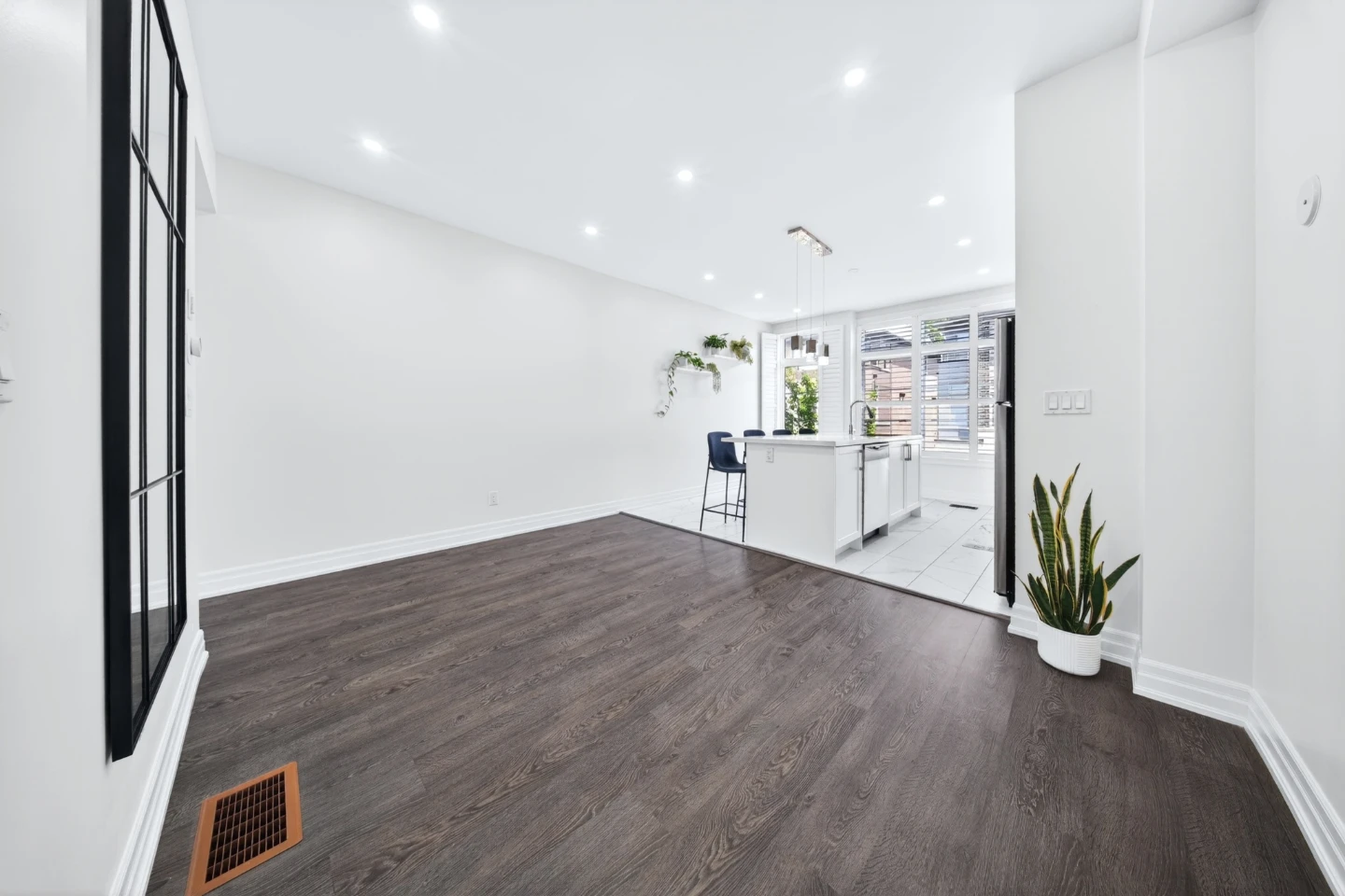 Renovated 4-Bed, 2.5-Bath Townhouse w/ Walk-Out Backyard - photo 3