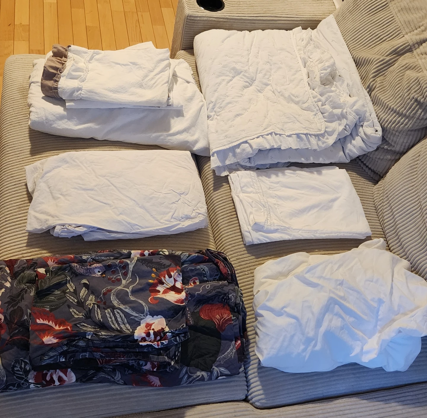 Assorted Bedding Set and Sheets - photo 2