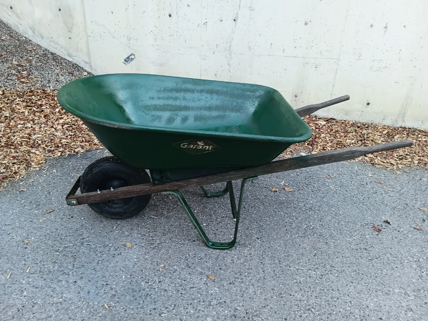 Heavy Duty Red Garant Green Wheelbarrow