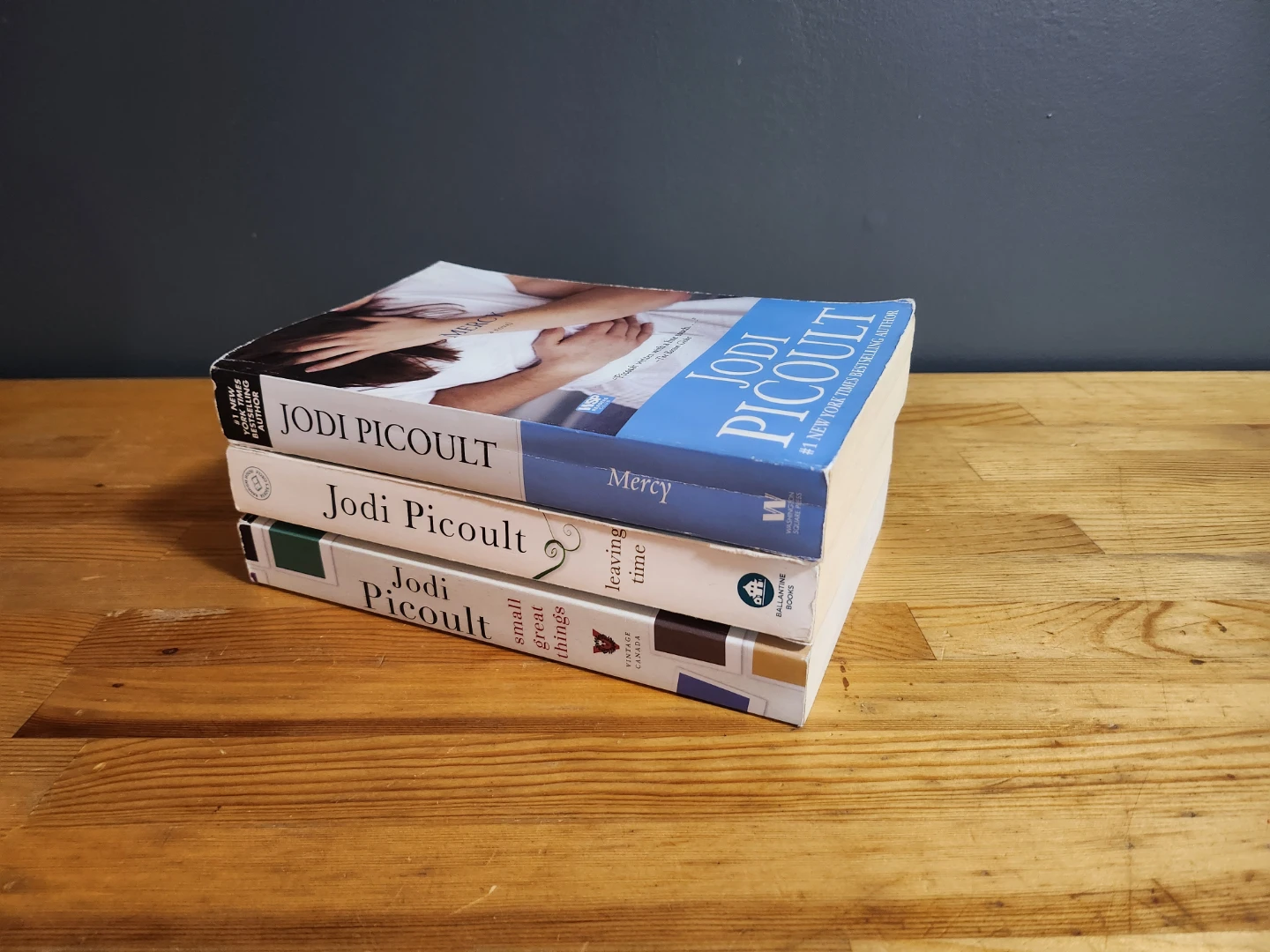 Jodi Picoult Small Great Things, Mercy, Leaving Time- (Lot of 3) - photo 2