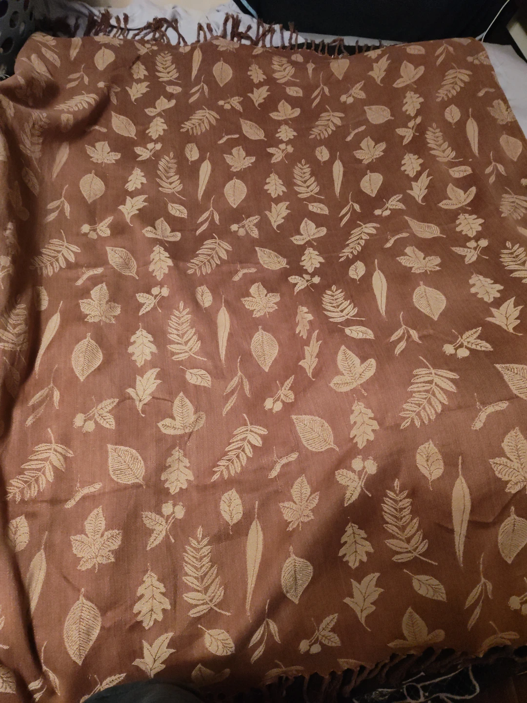 Brown Leaf Pattern Throw Blanket with Tassels