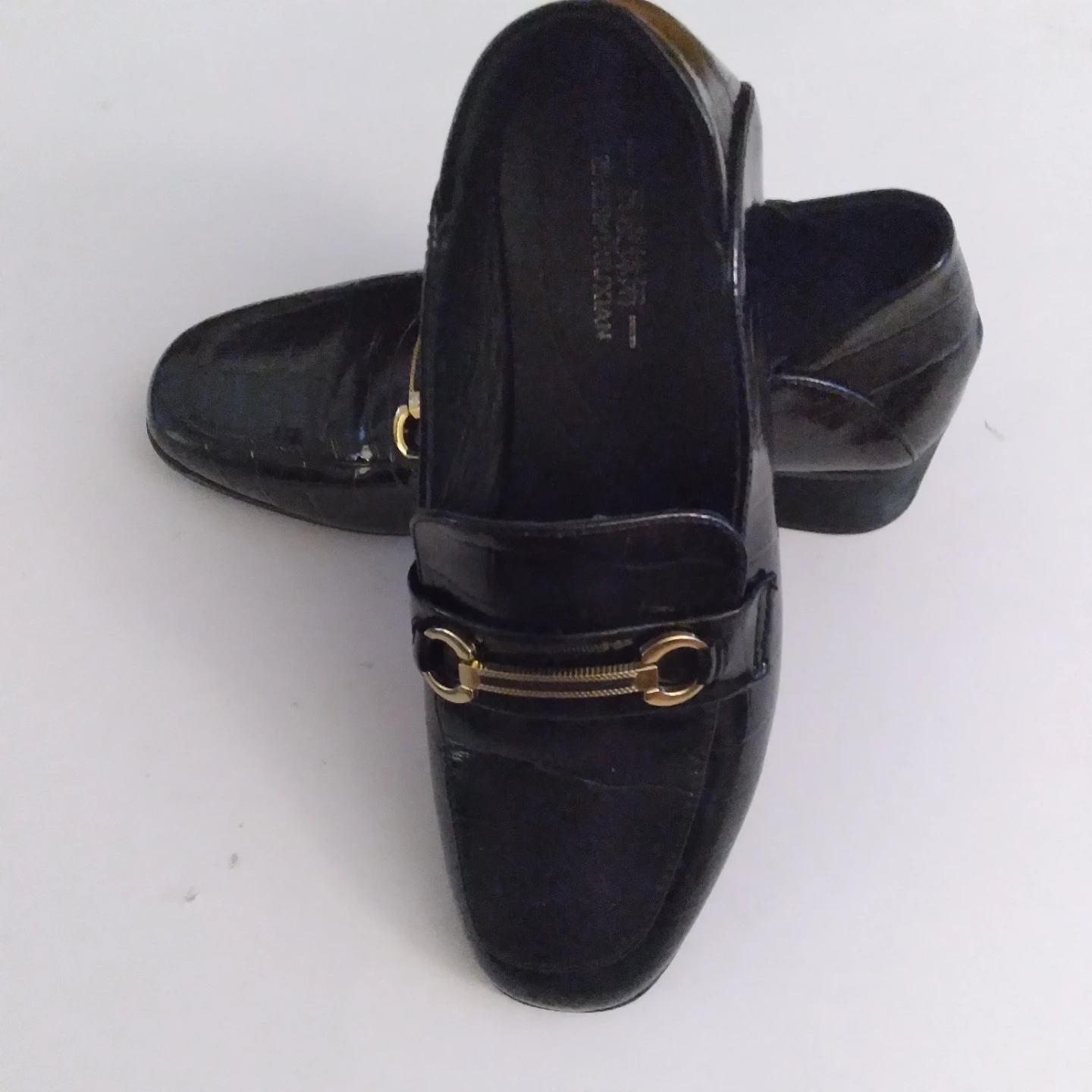 Zhenpixiuxian Black Crocodile-Embossed Loafers