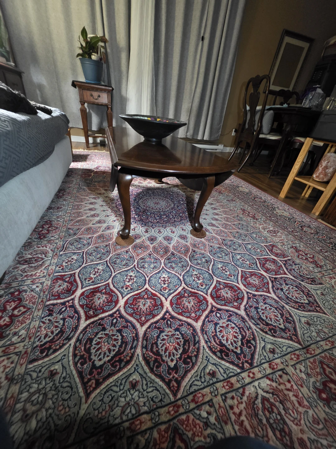 Traditional Persian-style Area Rug - photo 4