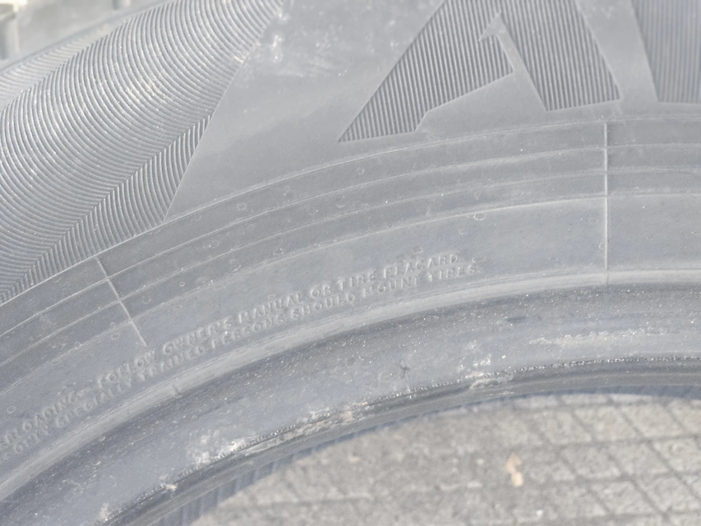 225/60R18 M+S Tubeless Tire - photo 2