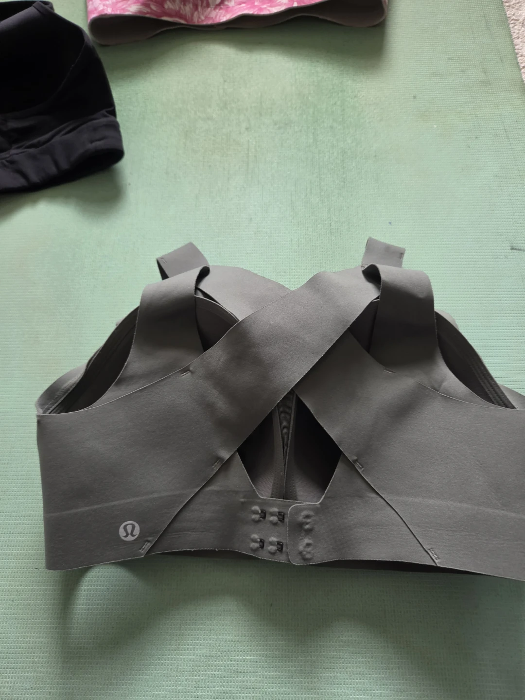 Lululemon Grey Sports Bra 34DD - photo 2