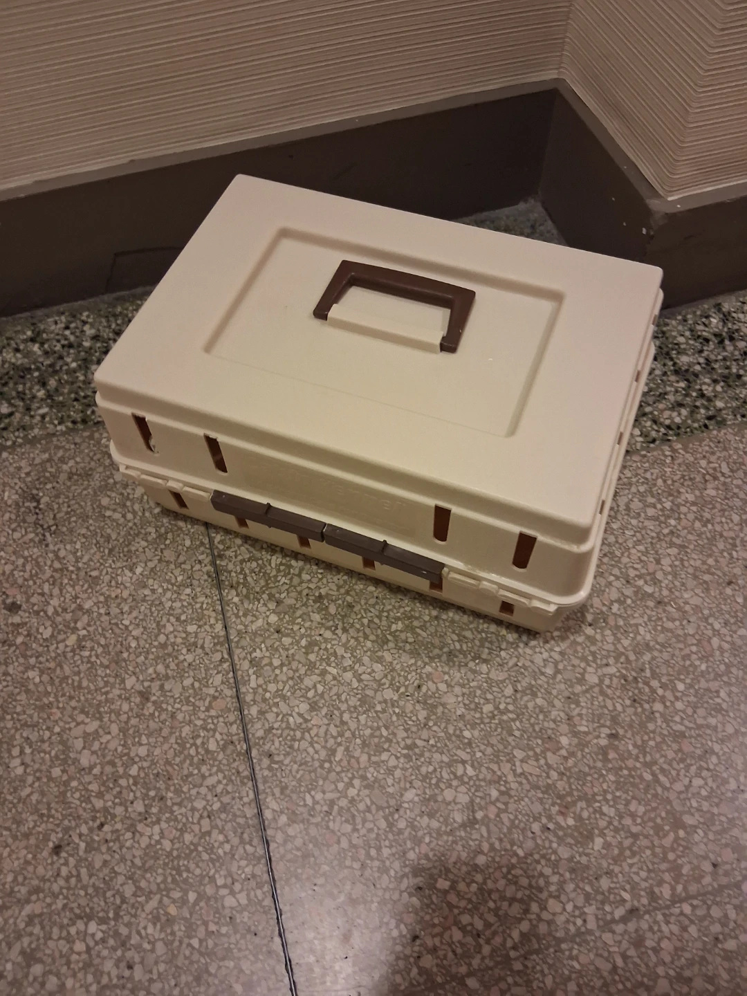 Small Plastic Pet Carrier - photo 2
