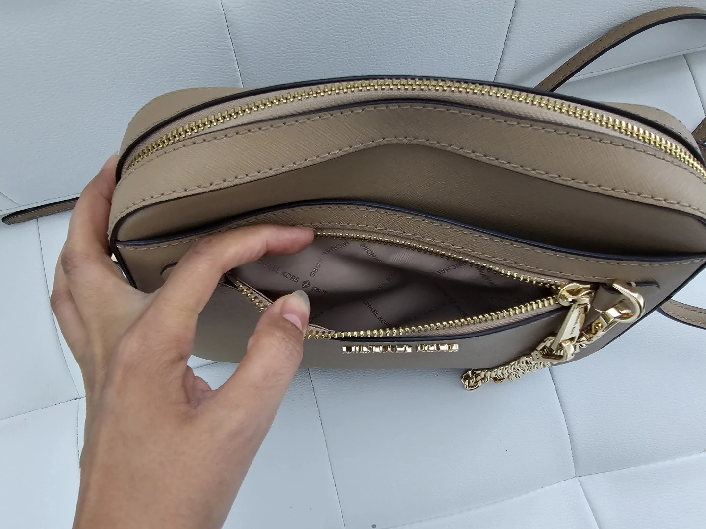 Authentic Michael Kors Crossbody Bag - photo 3