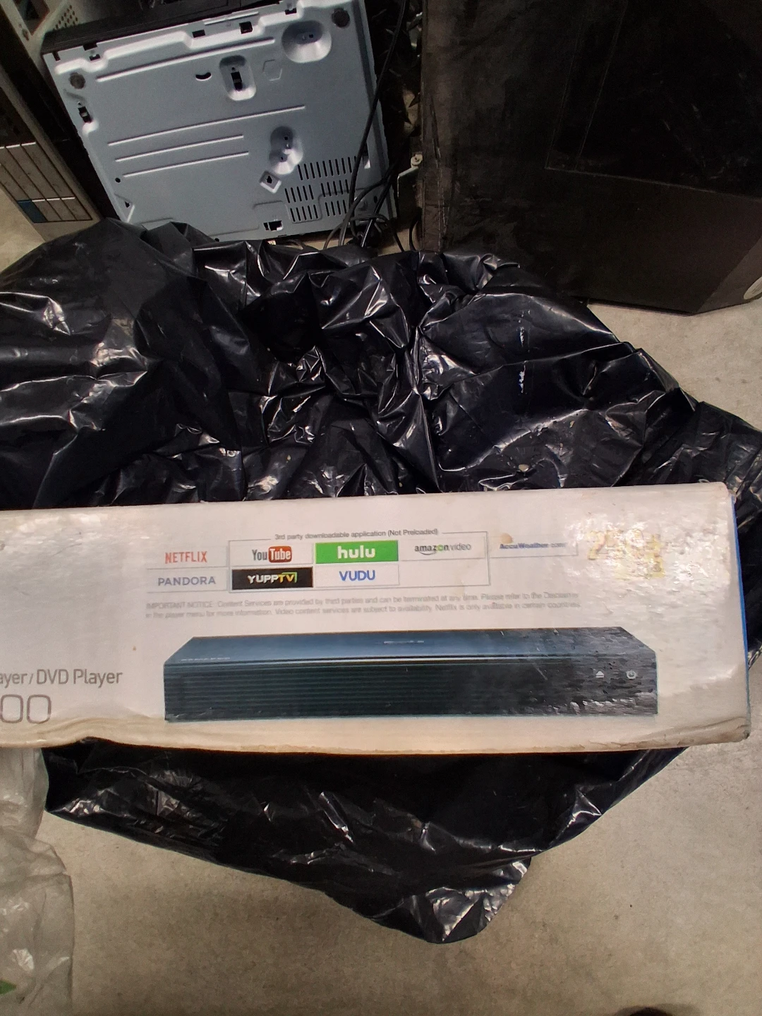 Samsung Blu-ray and DVD Player Model BD-J5100 - photo 2