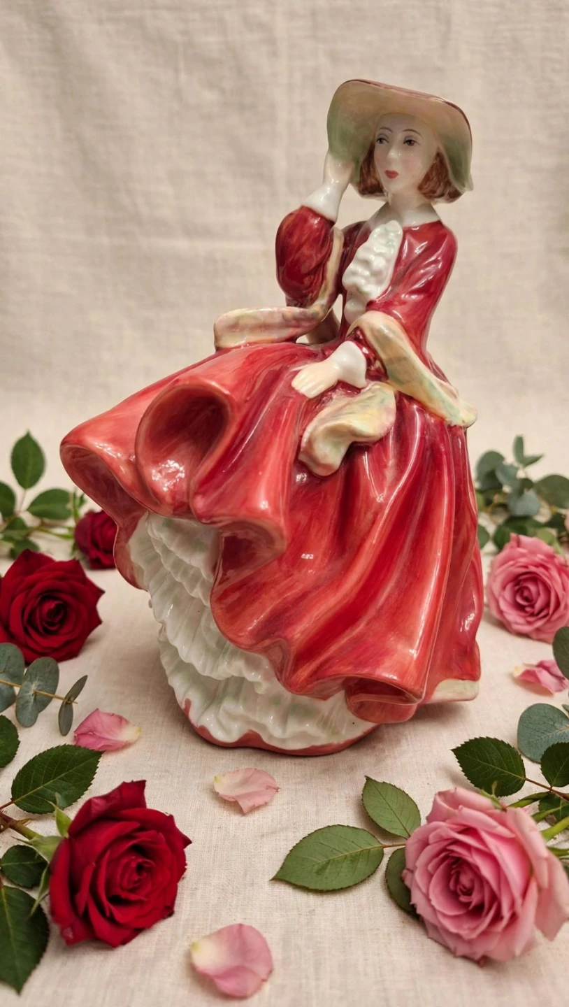 Royal Doulton Top o' the Hill Figurine HN 1834 - photo 5