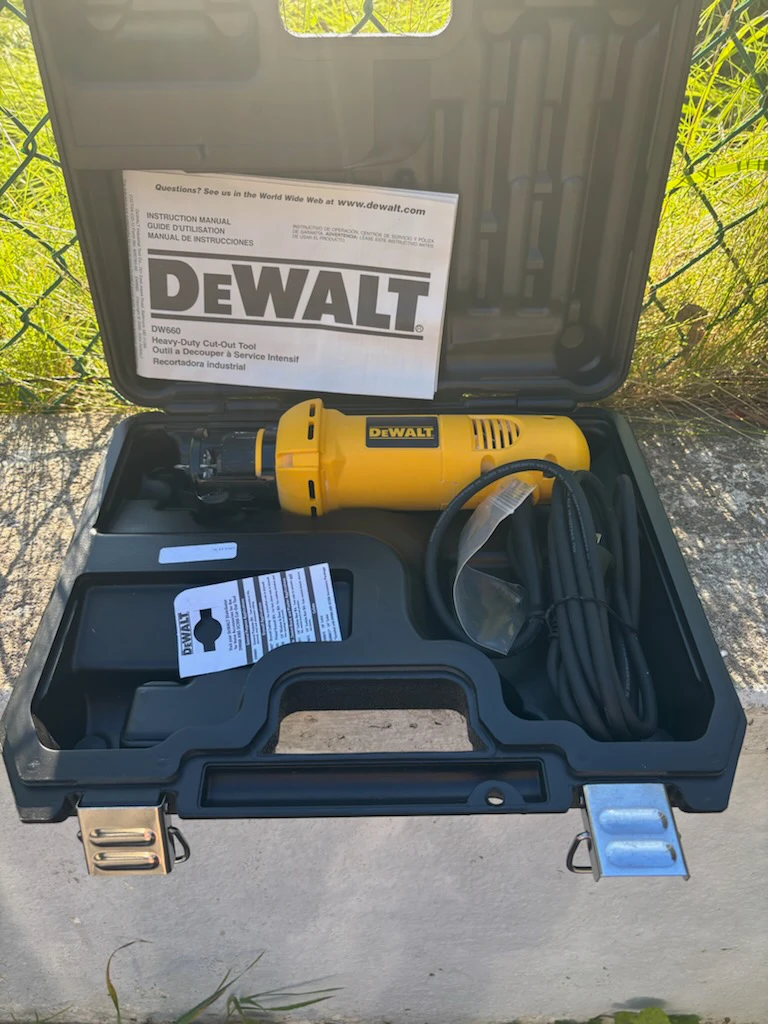 DeWalt DW660 Heavy-Duty Cut-Out Tool