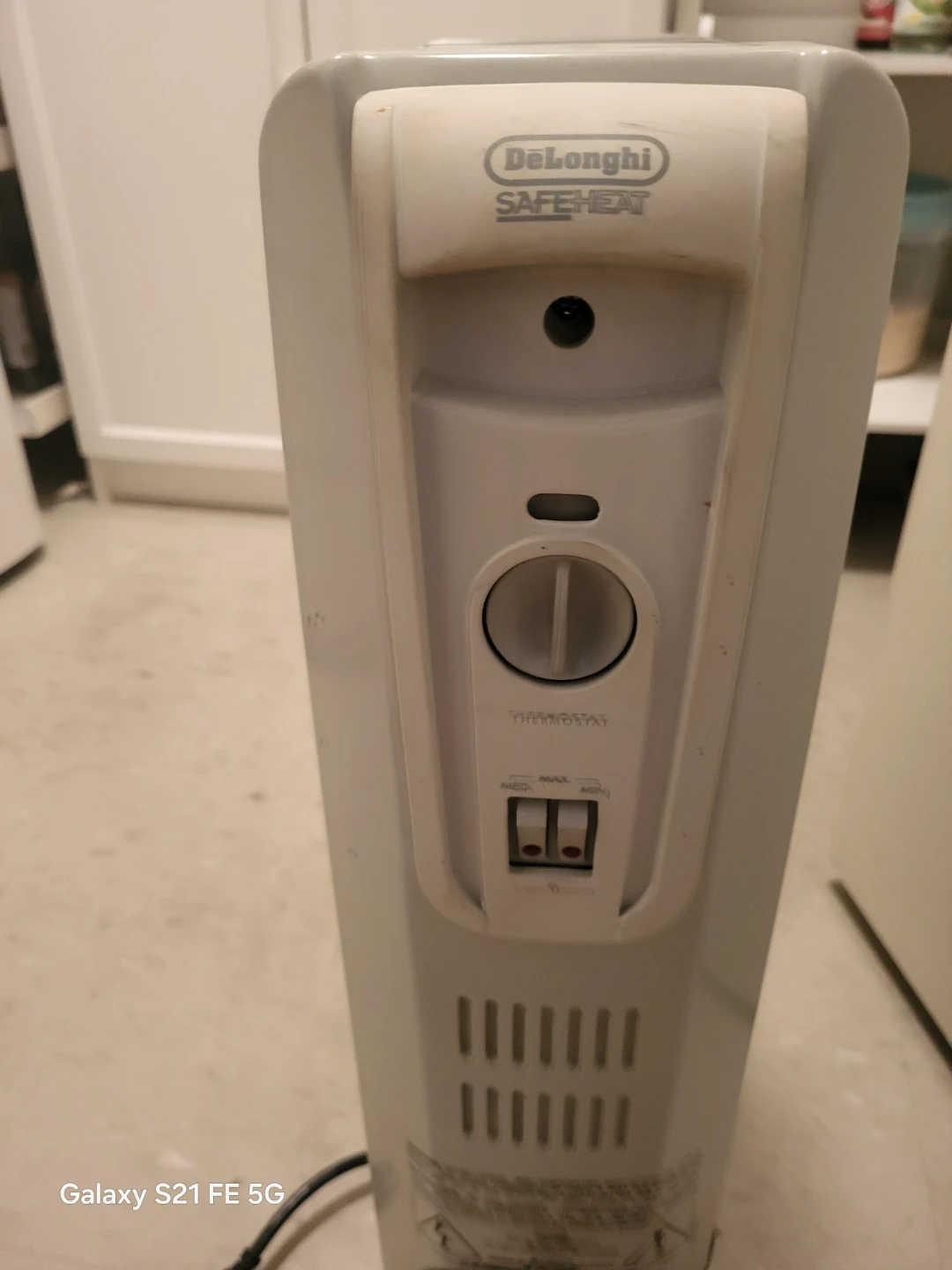 DeLonghi Safeheat Oil-Filled Radiator Heater - photo 4