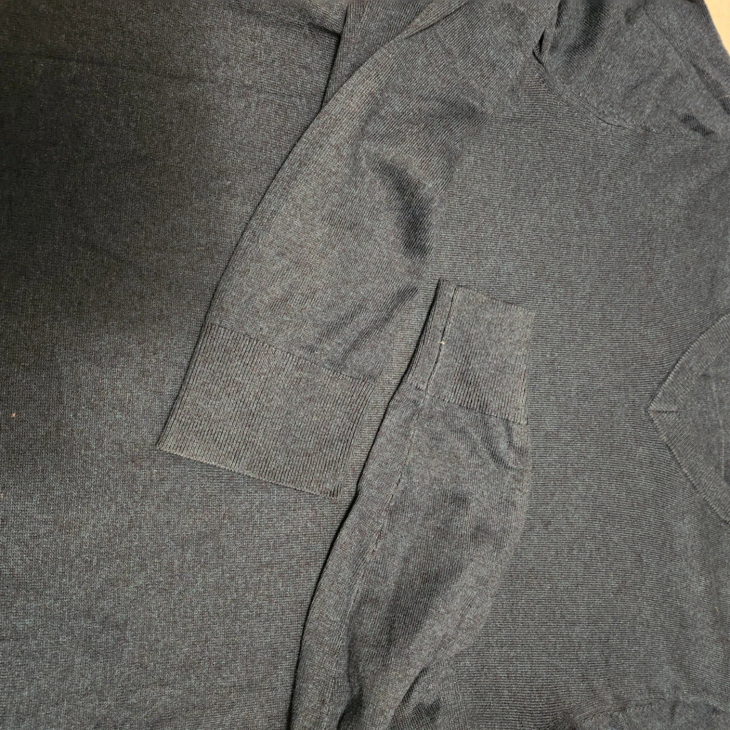 Banana Republic V-Neck Sweater, Size Medium - photo 4