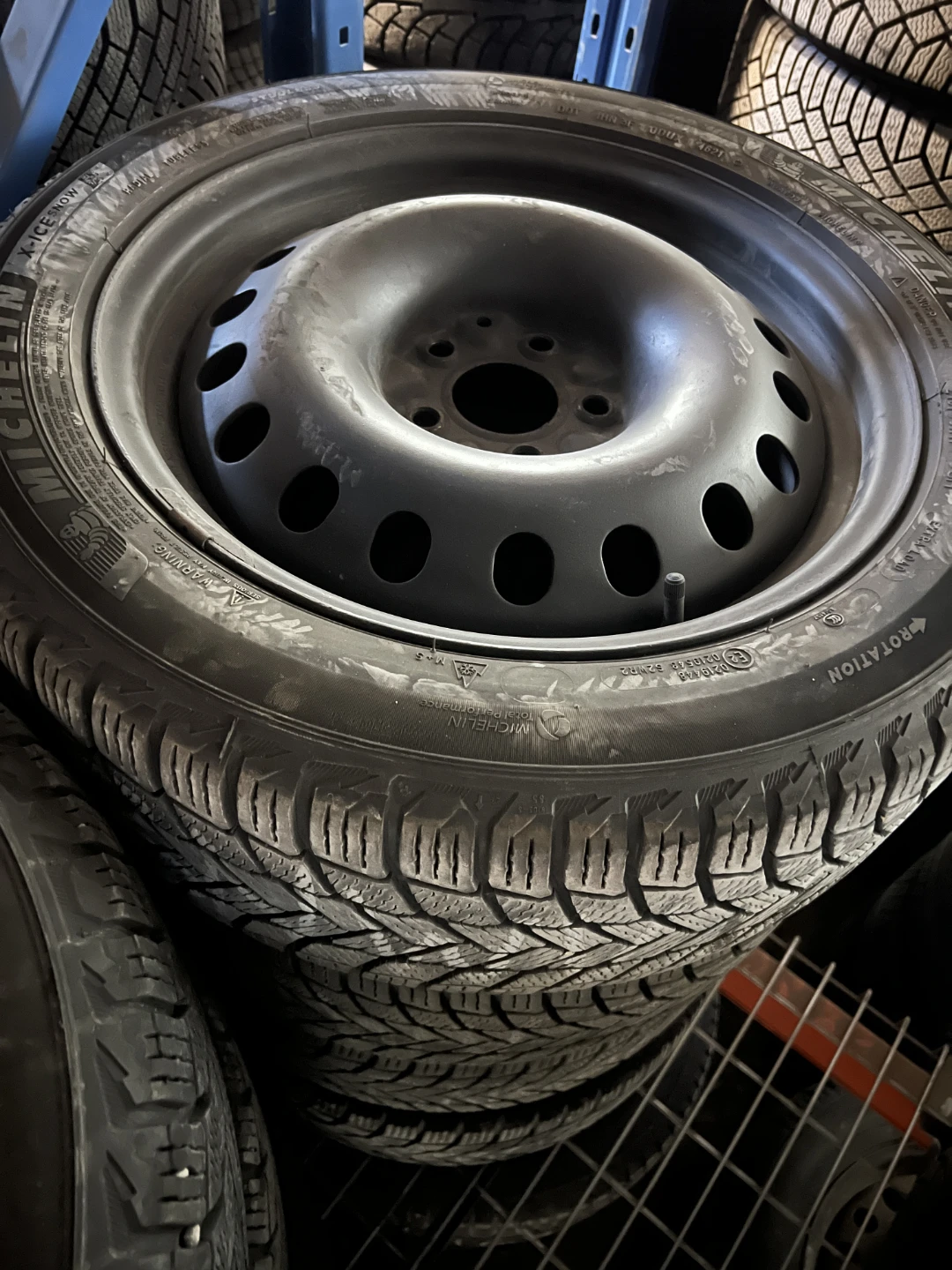 4 winter tires on rims - size 215/55R17  Michelin X-Ice Snow - photo 2