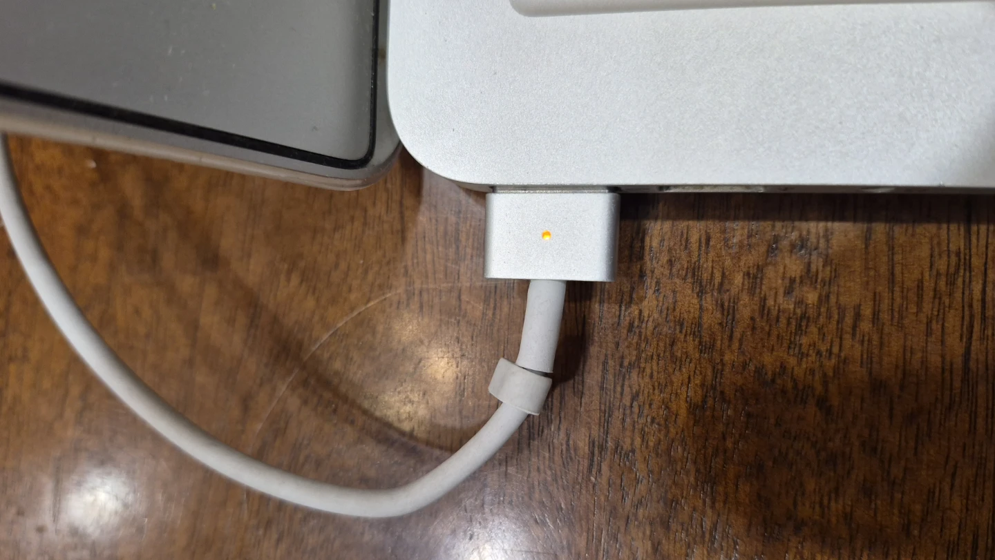 Macbook Air 13 Inch Early 2015 - photo 3