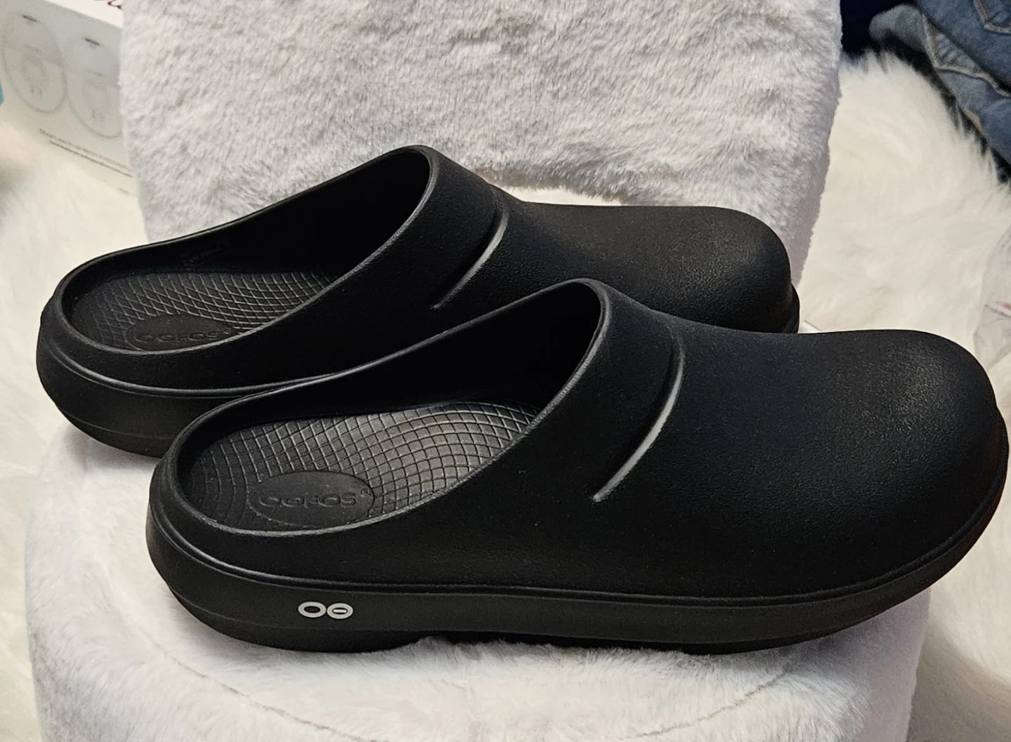 OOFOS OOmg Clogs Black Unisex