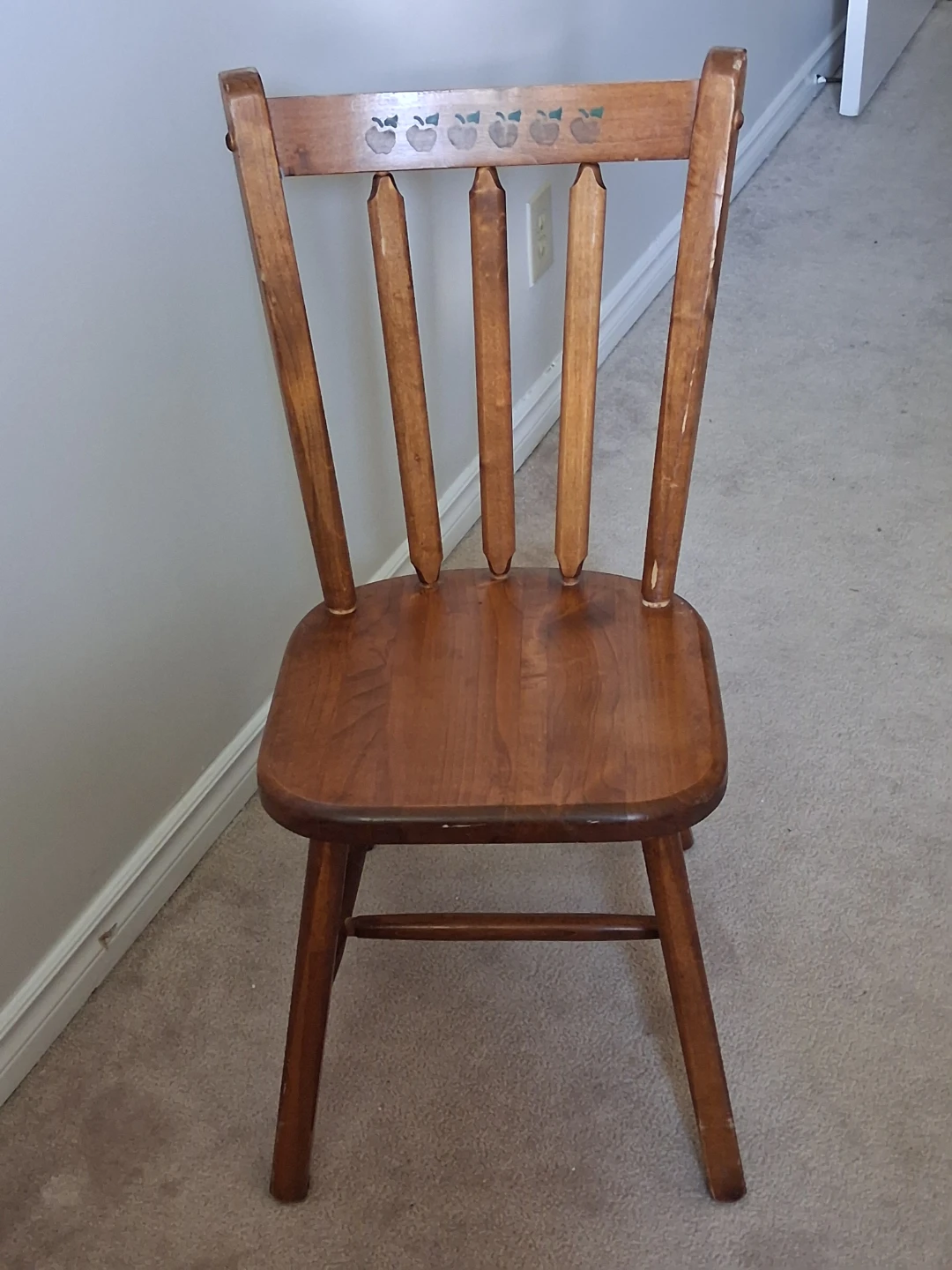 Solid wood chair with apple detail - photo 3