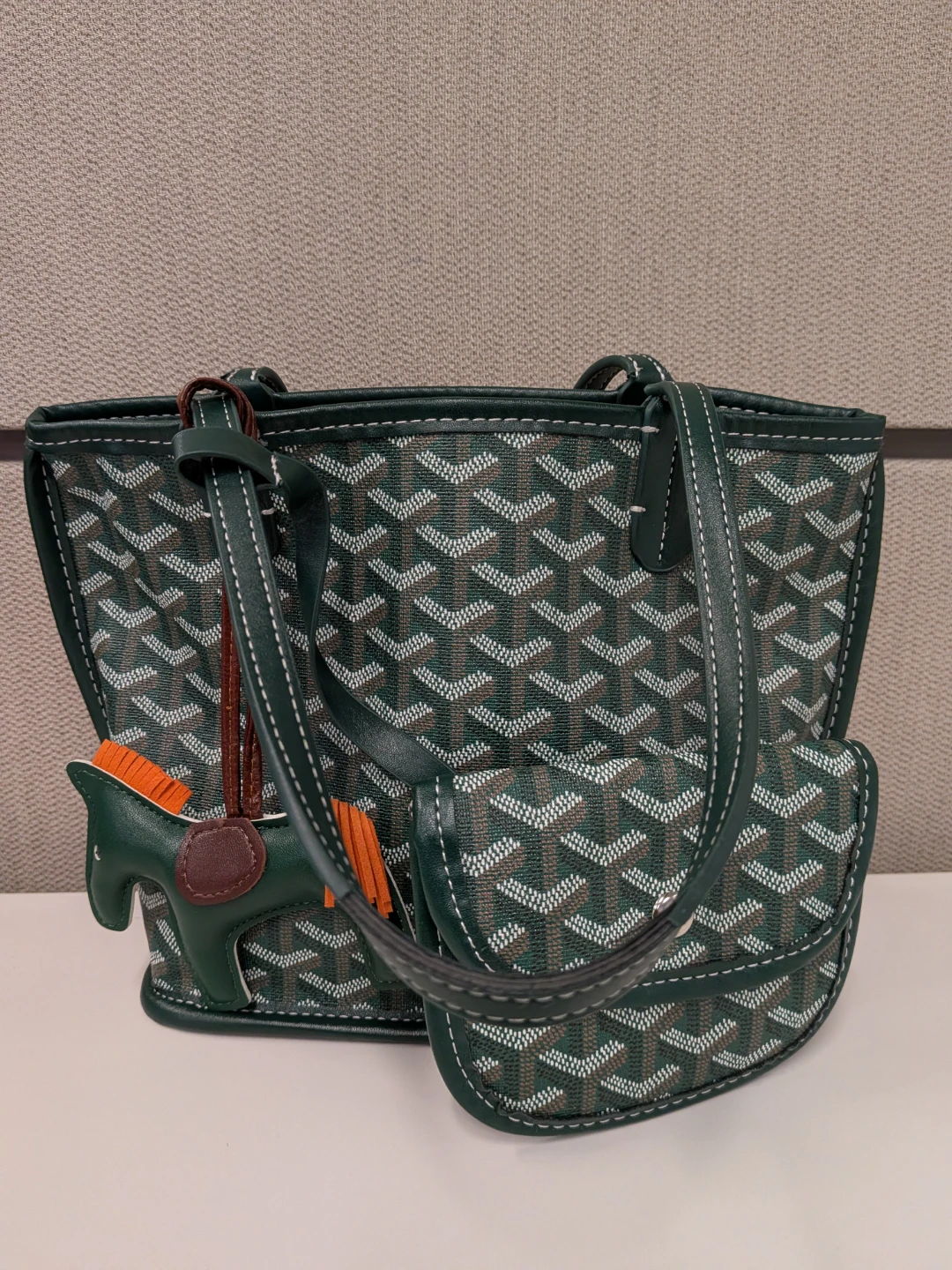 Green and White Pattern Tote Handbag 👜 with pouch - photo 2