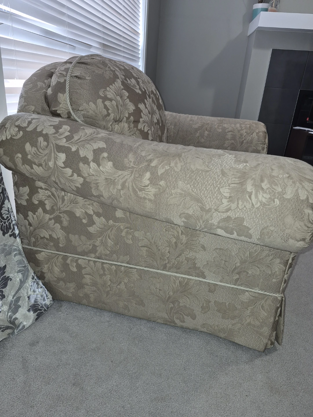 Traditional Floral Sofa & Armchair Set — Beige Damask - photo 4
