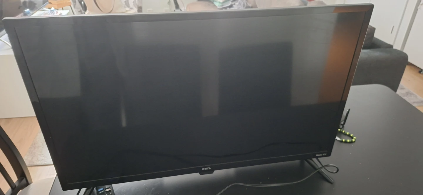Onn. 32" Roku Smart TV - photo 2