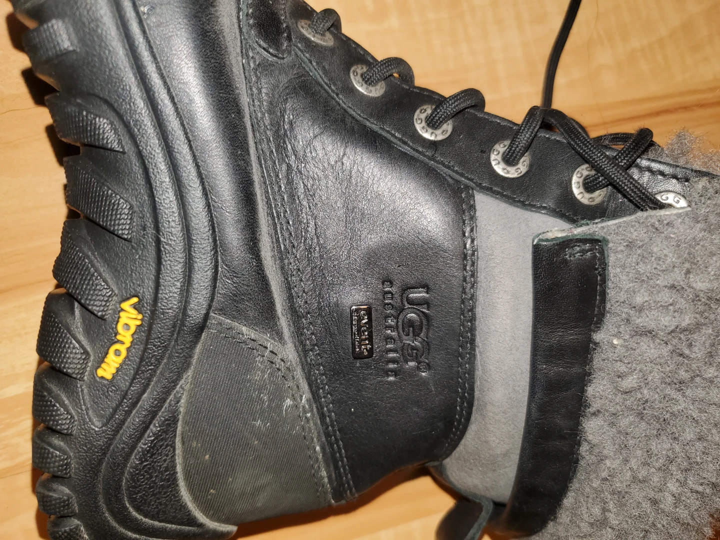 Two pairs of winter boots Windriver size 8.5 UGG size 7. - photo 5