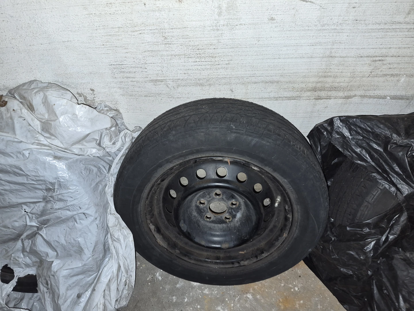 4 Dunlop P195/65R15 Tires with  Rims - photo 2