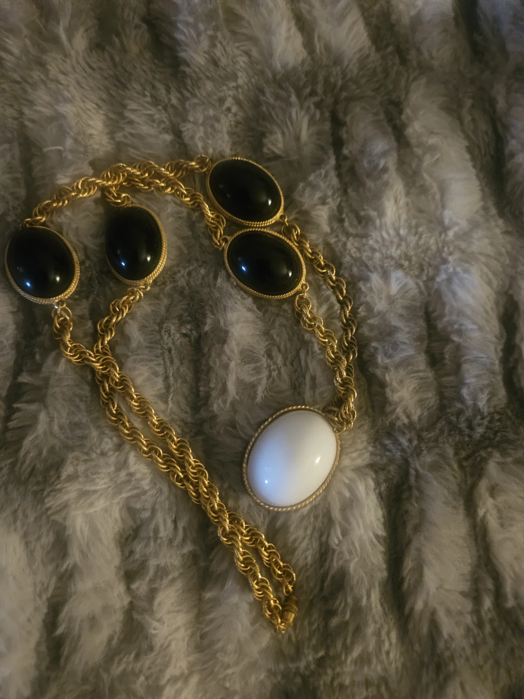Vintage 70s-Style Gold Tone Necklace with Oval Stones - photo 3