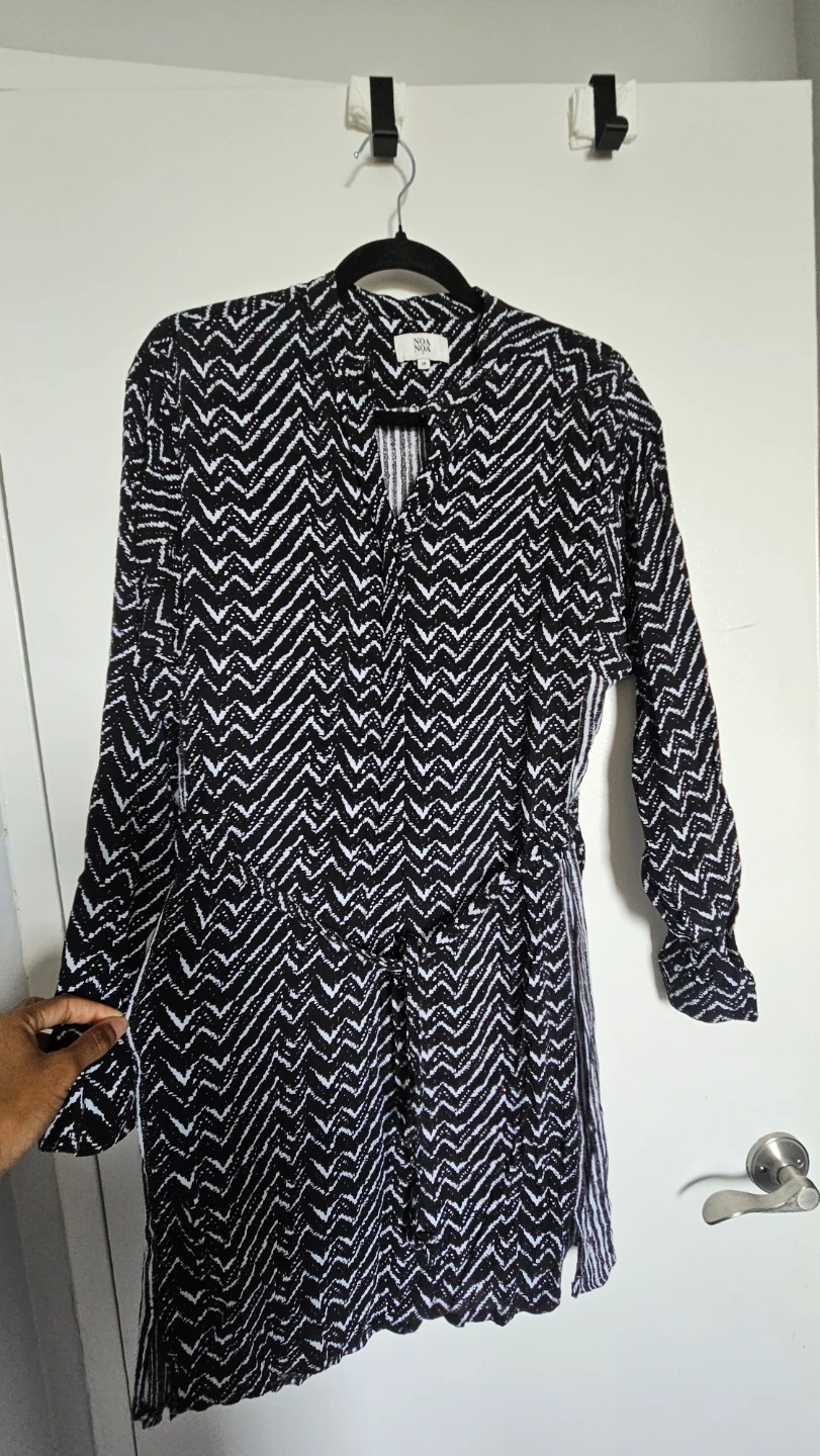 Black and White Patterned Tunic with belt, Size Medium