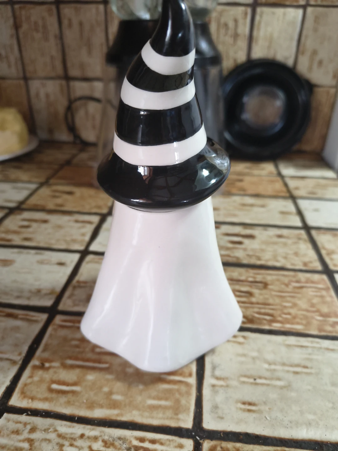 Ceramic Light-Up Ghost Decoration - photo 2