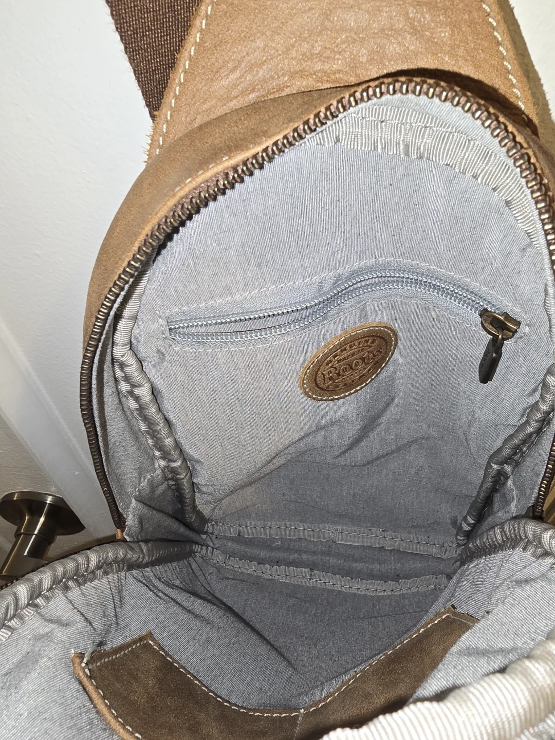 Roots Genuine Large Trinity Leather Sling Bag - photo 4