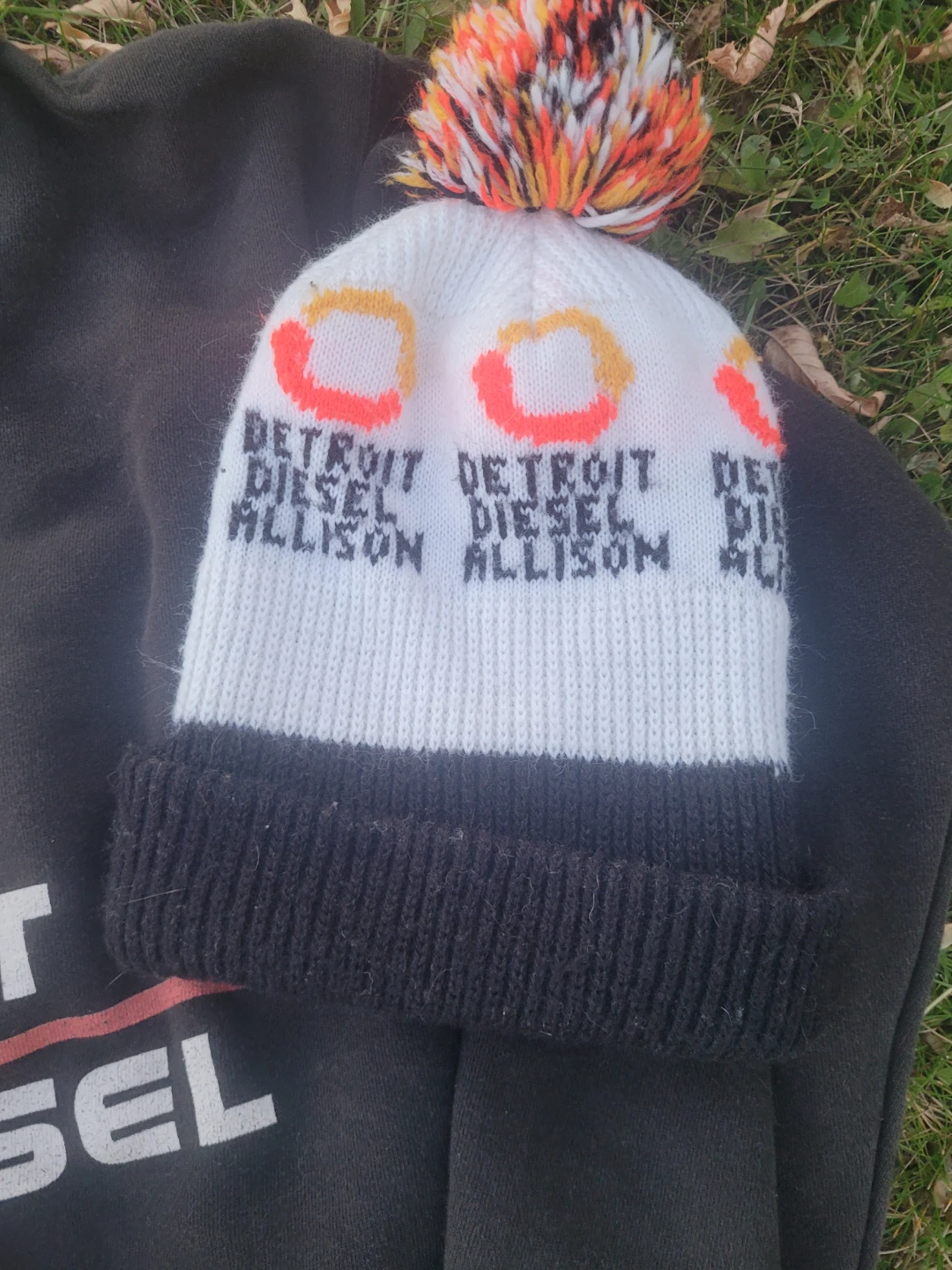 Detroit Diesel Sweatshirt and Pom Pom Toque - photo 3