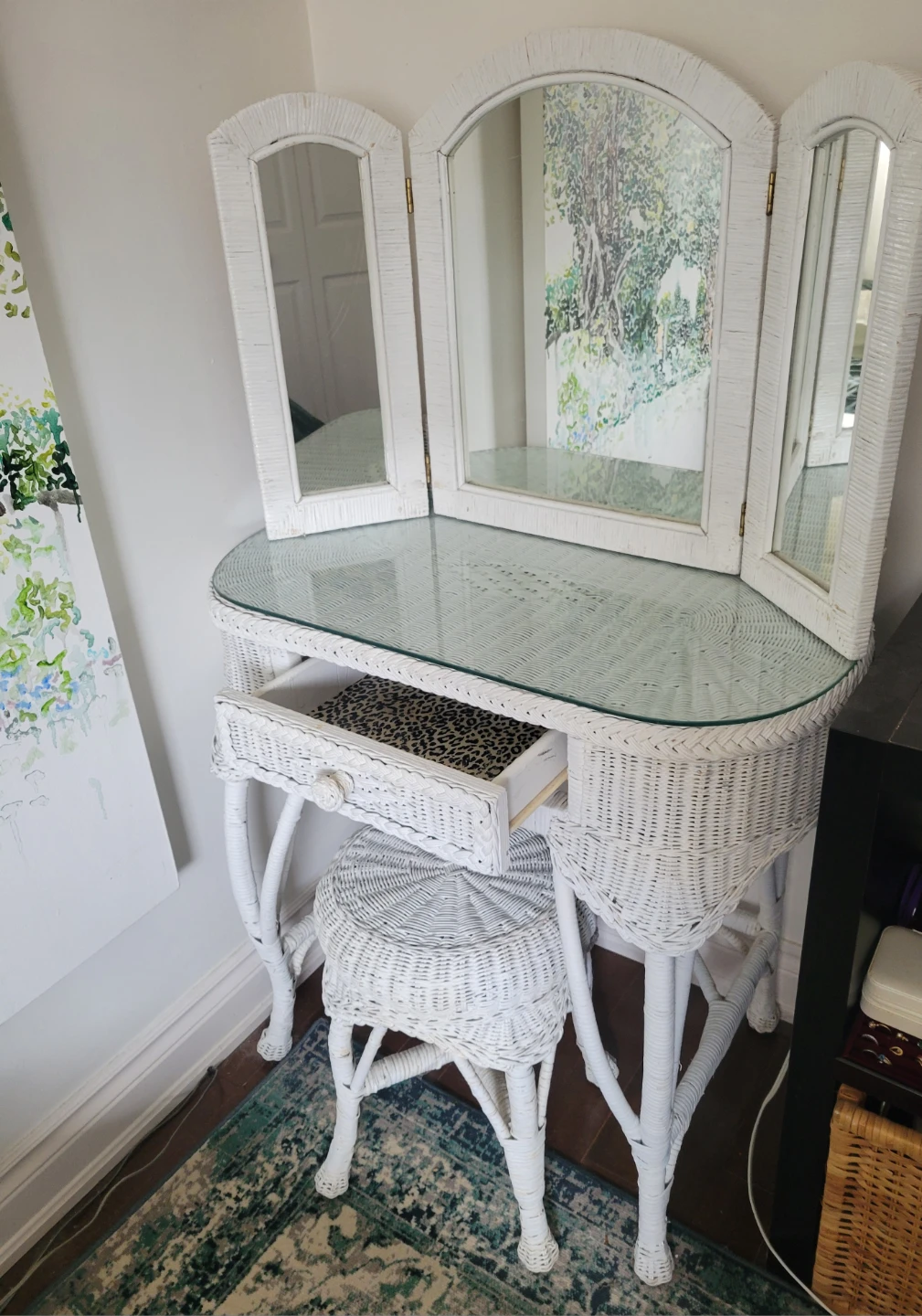 White Wicker Vanity with Tri-fold Mirror and Stool - photo 2