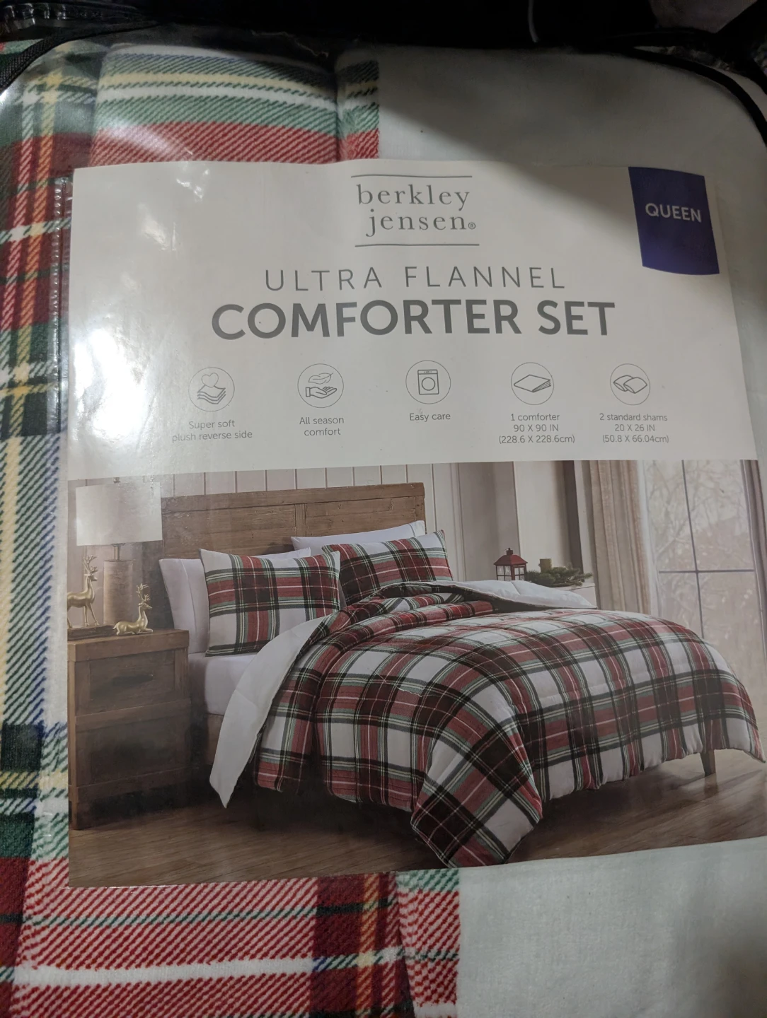 Berkley Jensen Ultra Flannel Queen Comforter Set