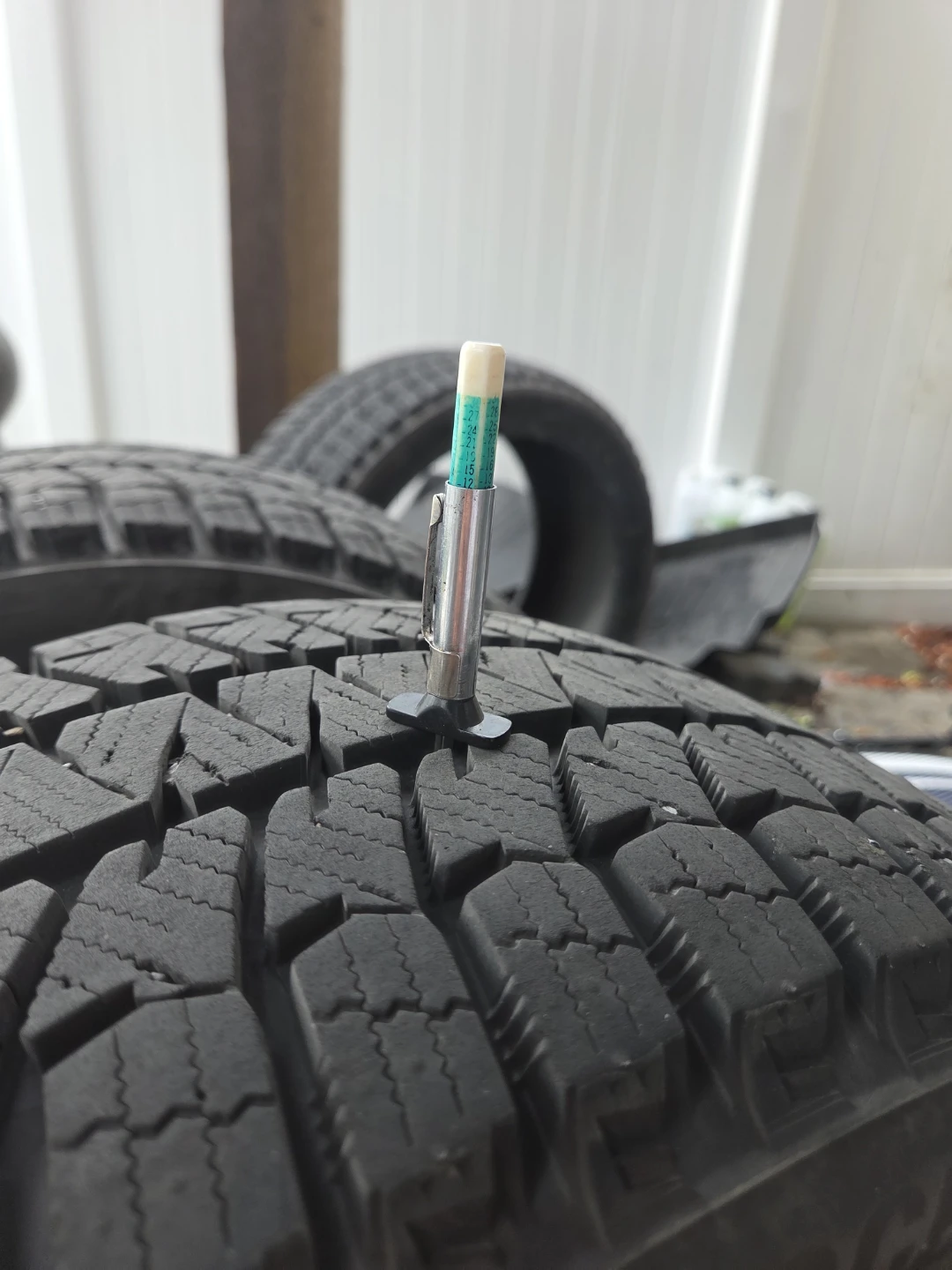 235/40R18 Winter Tires (4) Bridgestone WS90 + Rovelo - photo 2