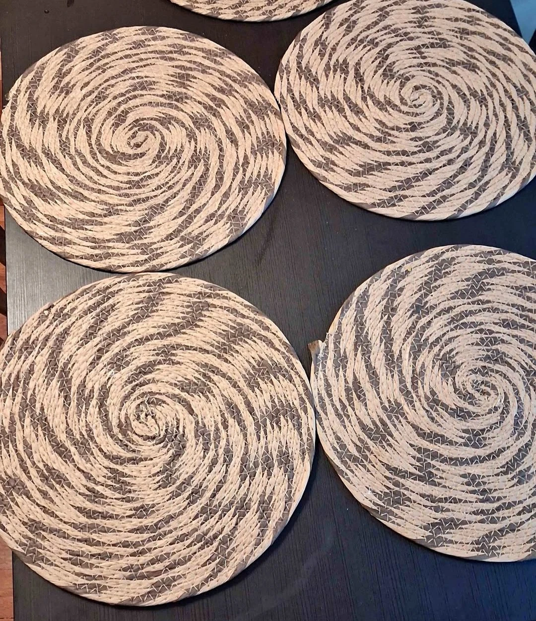 Set of 4 woven round placemats