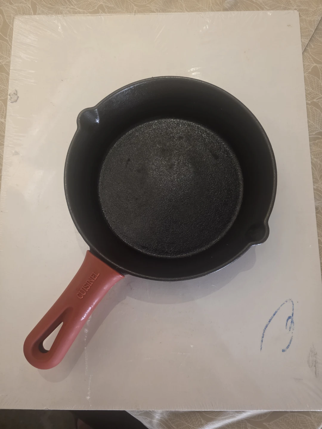 Cuisinel 8" Cast Iron Skillet with Silicone Handle