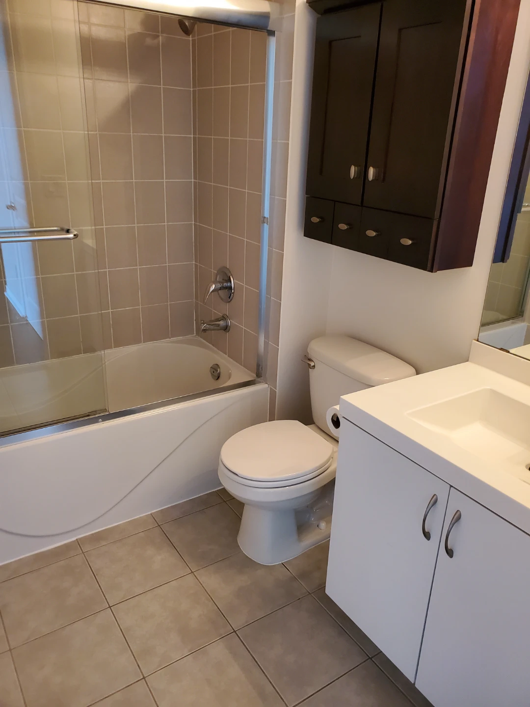 Large 1 Bed Condo neat Parklawn & Lakeshore - photo 5