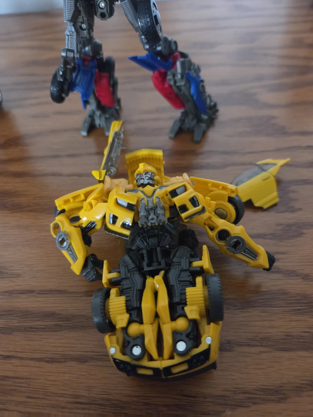 Hasbro Transformers Studio Series 44 Buzzworthy Bumblebee - photo 2