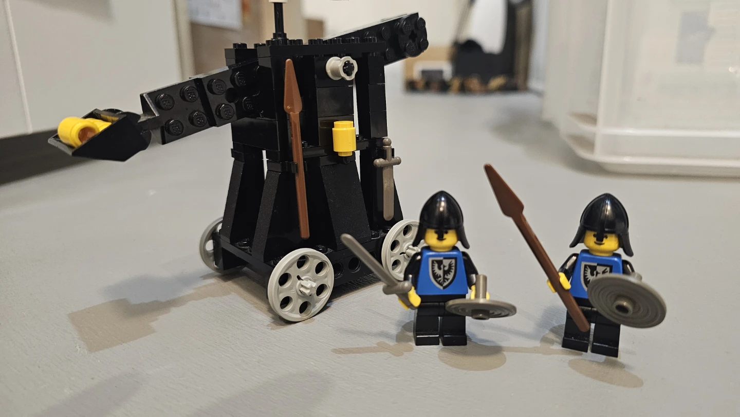 Vintage LEGO Castle 6030 Black Falcons Catapult
