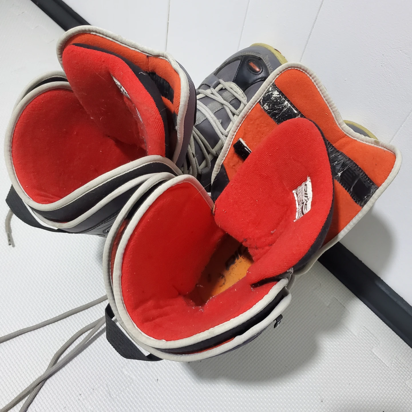 Ride Spark Mens Sz13 lace up Snowboard boots - photo 4