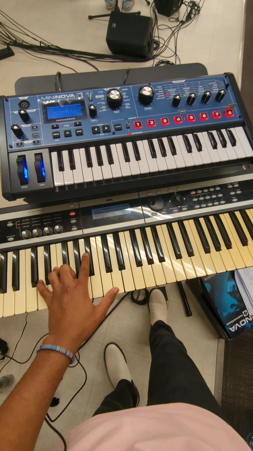 Korg X50 Synthesizer with Carrying Case - photo 3