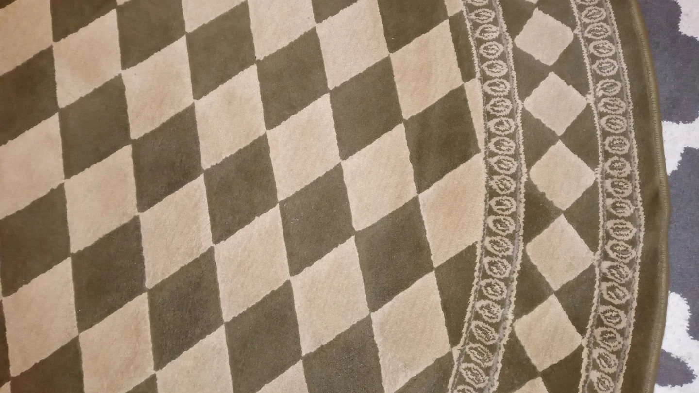 Round checkered area rug - photo 3