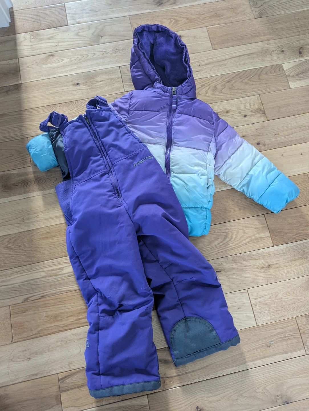 Gusti and Arctic Girls snowsuits 3T