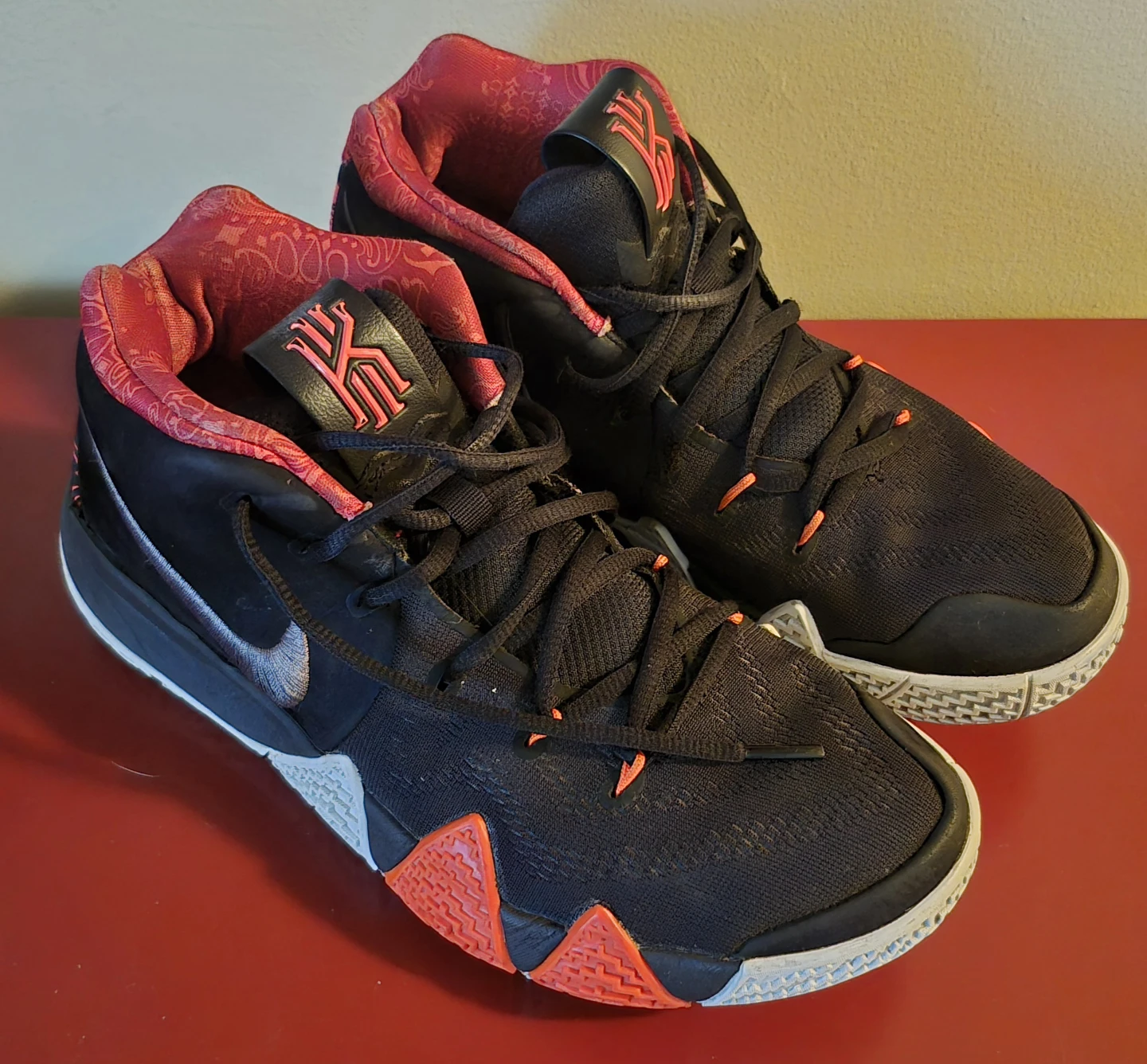 Nike Kyrie 4 Basketball Shoes Black and Red
